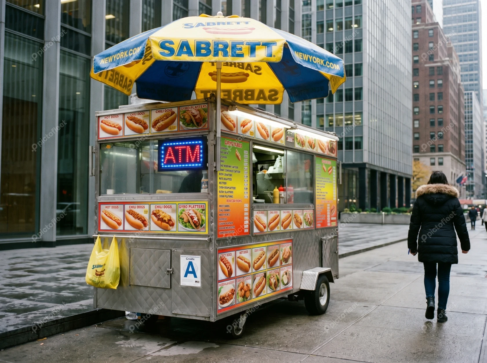 New York City hot dog stand on a busy sidewalk