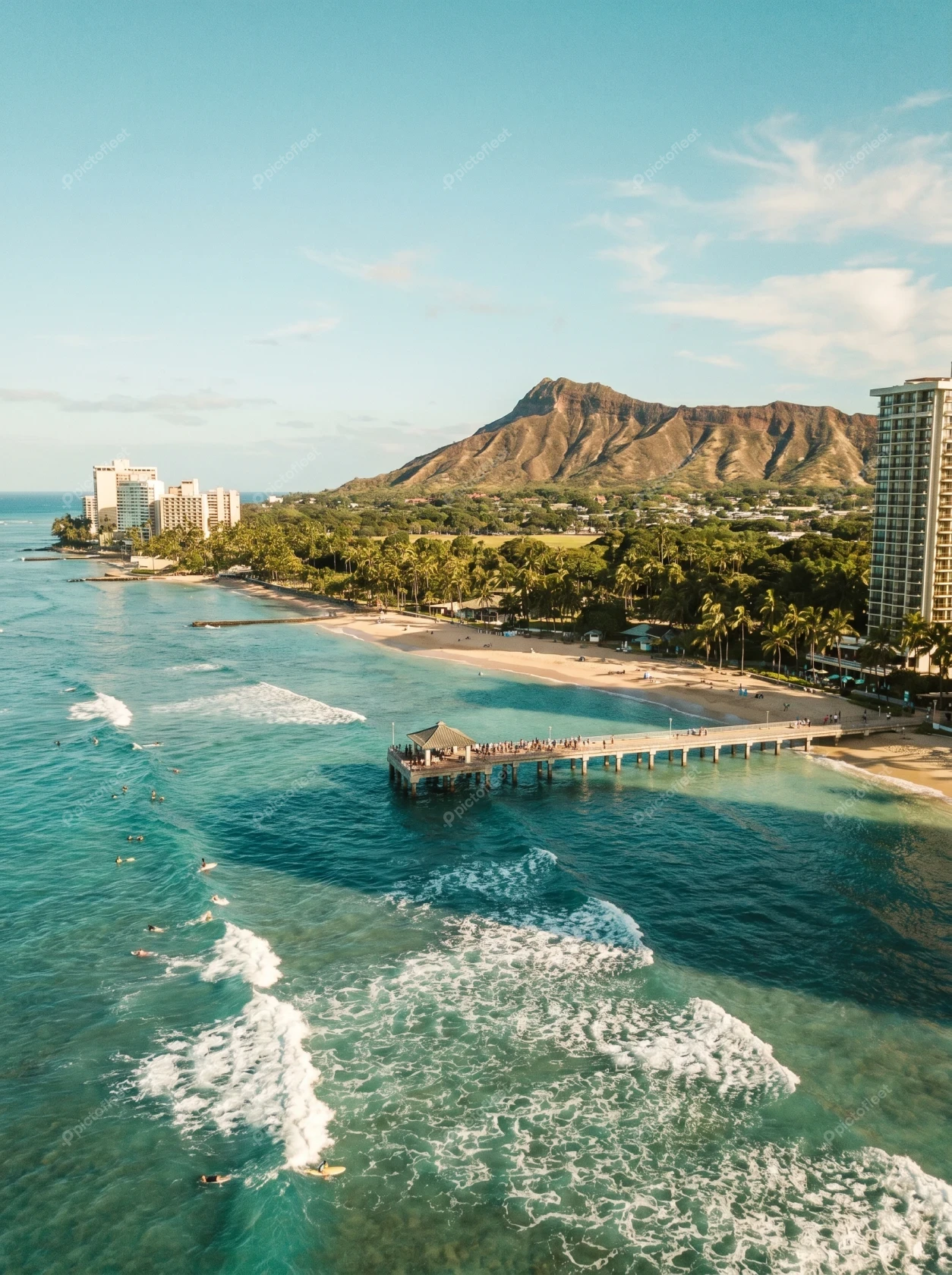 Aerial view of Waikiki Beach and Diamond Head in Hawaii