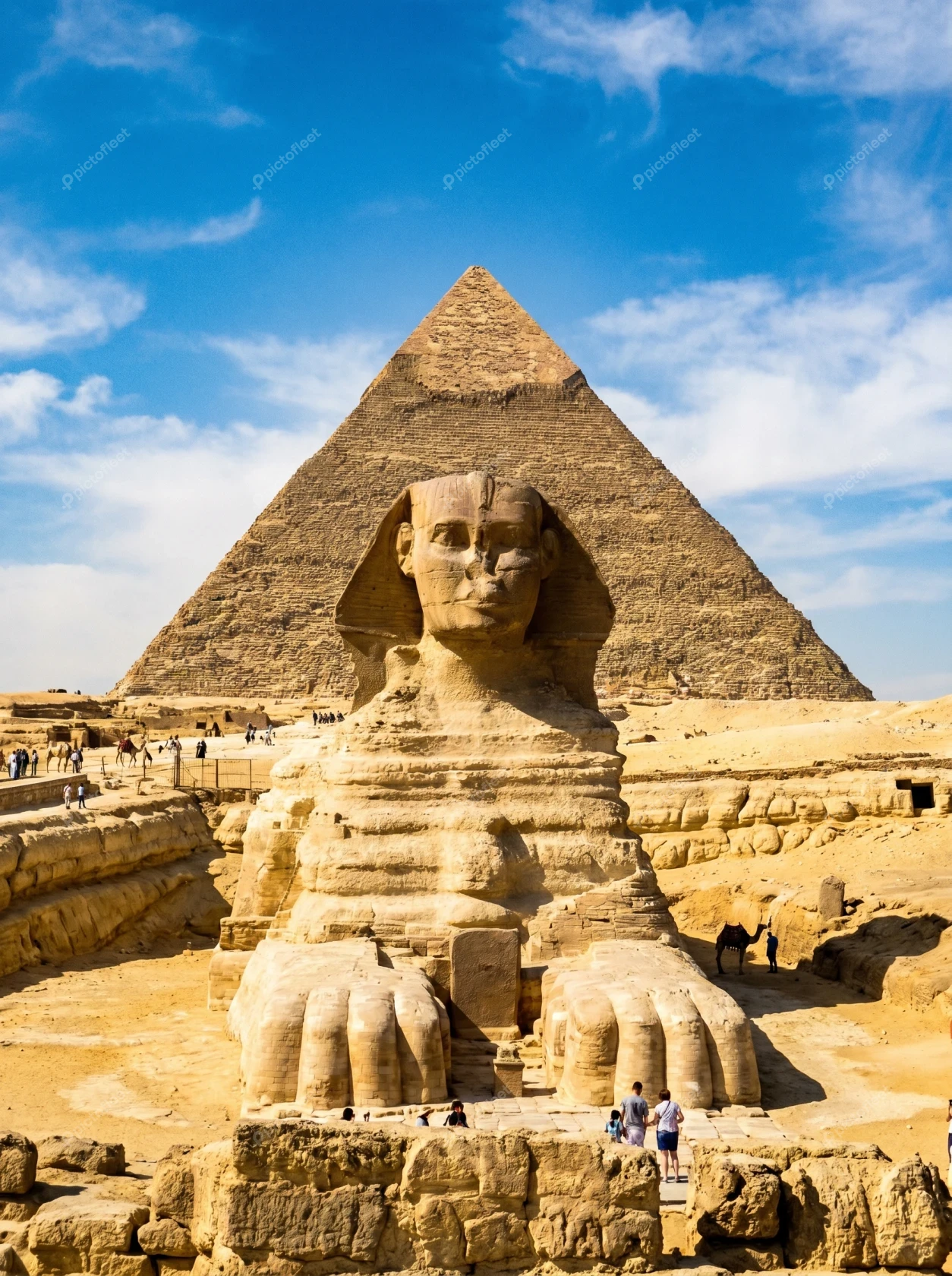 Great Sphinx and Pyramid of Khafre in Giza, Egypt